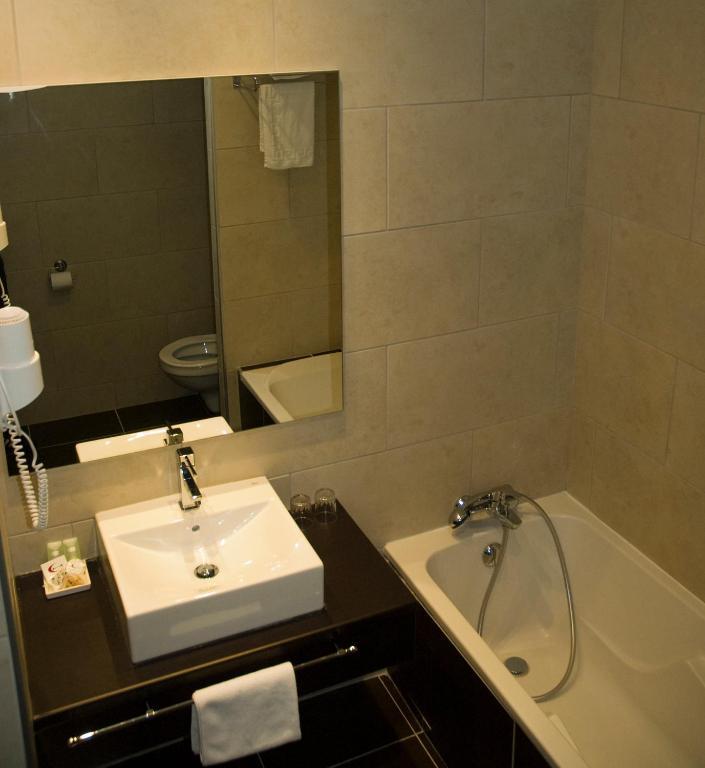 Le Mokca Hotel Мелон Екстериор снимка