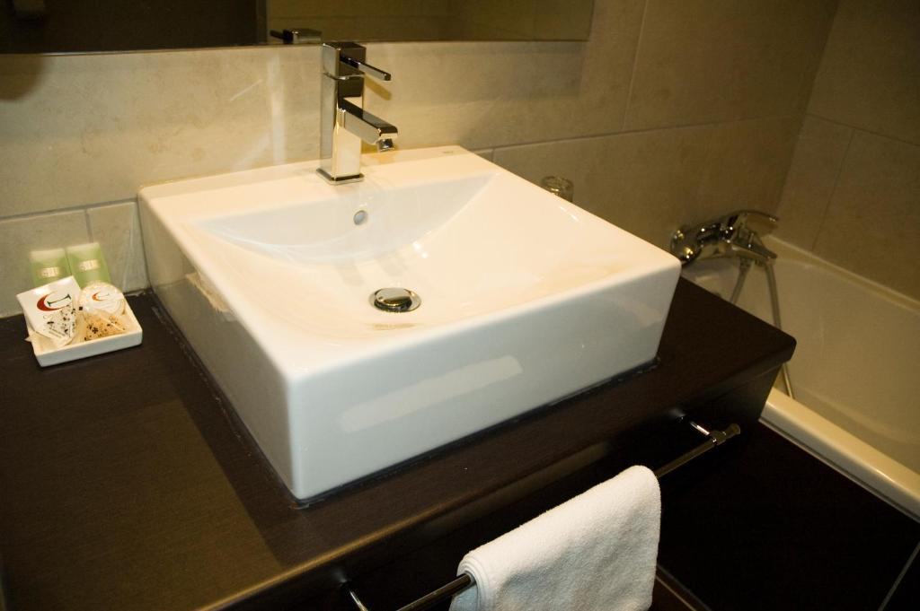 Le Mokca Hotel Мелон Екстериор снимка